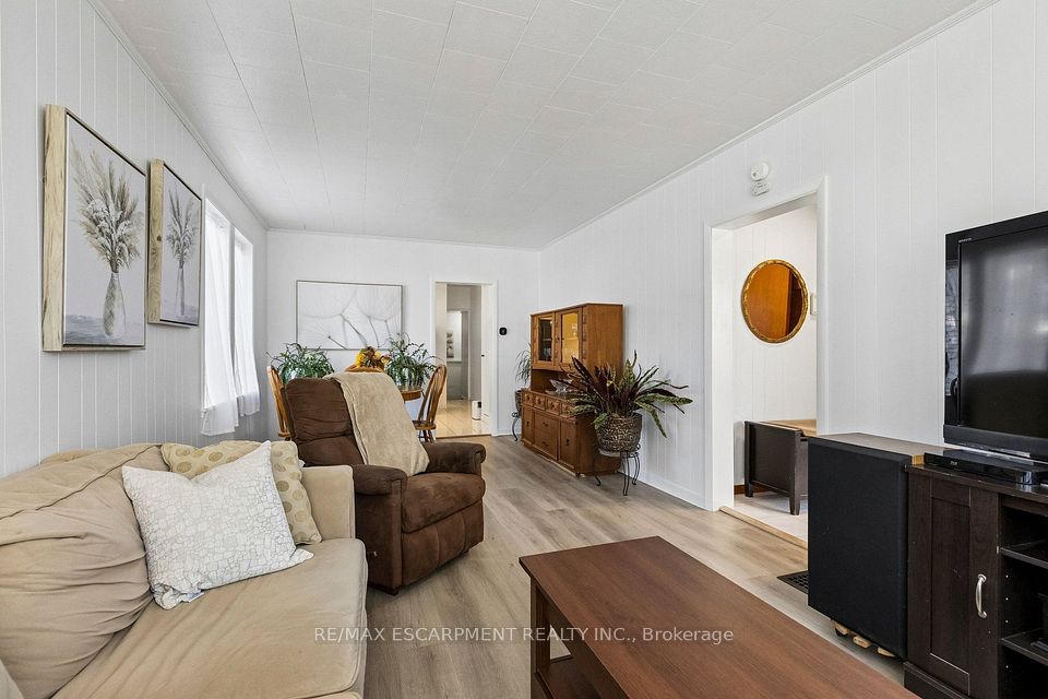 899 Hamilton Road, London East, ON N5Z 1W1 12