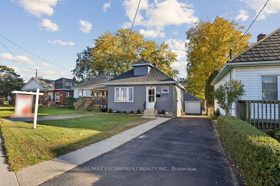 899 Hamilton Road, London East, ON N5Z 1W1 2