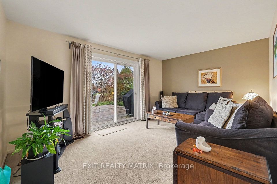 15 Basin Court, South of Baseline to Knoxdale, ON K2H 8P2 15