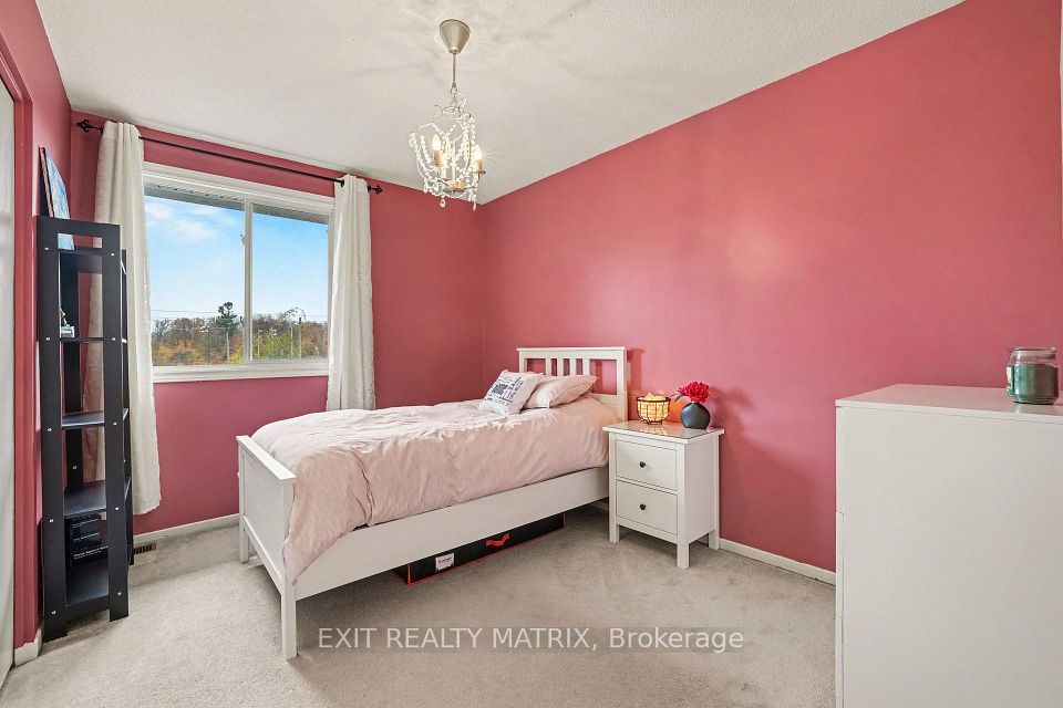 15 Basin Court, South of Baseline to Knoxdale, ON K2H 8P2 24
