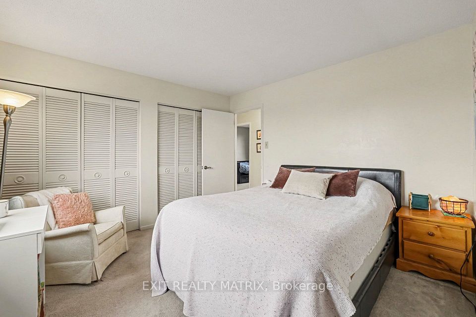 15 Basin Court, South of Baseline to Knoxdale, ON K2H 8P2 21