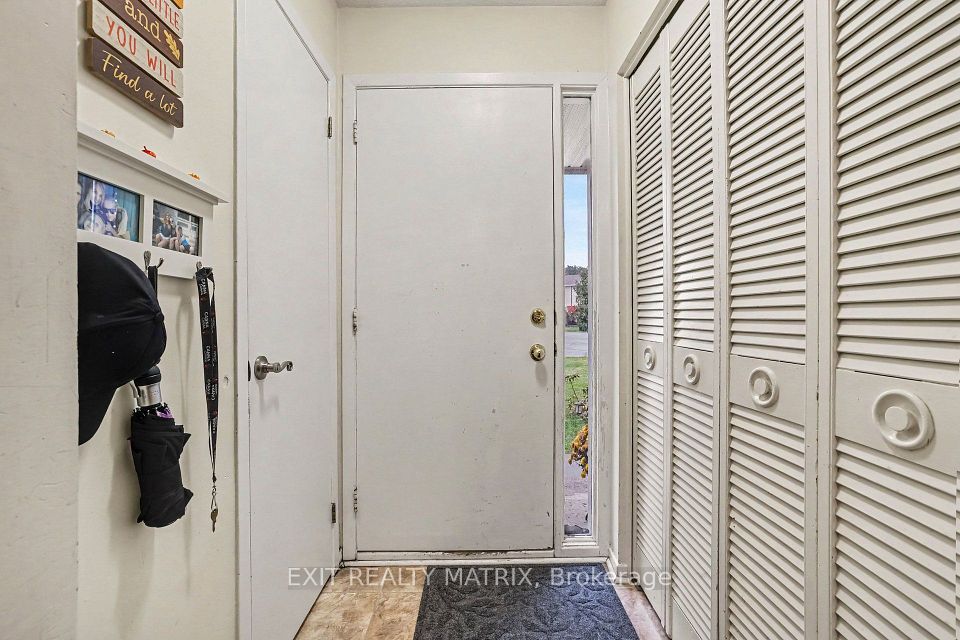 15 Basin Court, South of Baseline to Knoxdale, ON K2H 8P2 4