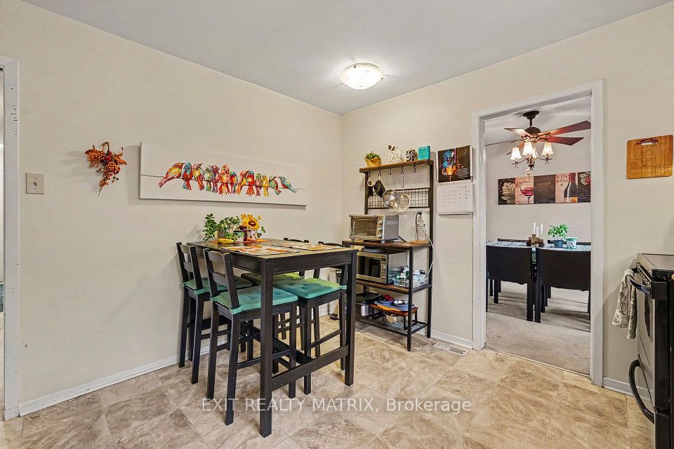 15 Basin Court, South of Baseline to Knoxdale, ON K2H 8P2 14