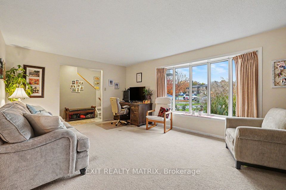 15 Basin Court, South of Baseline to Knoxdale, ON K2H 8P2 7