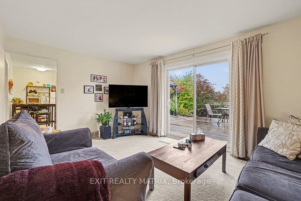15 Basin Court, South of Baseline to Knoxdale, ON K2H 8P2 16