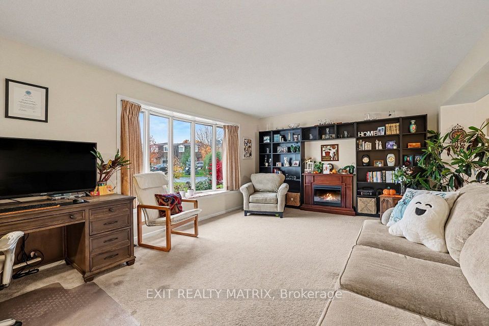 15 Basin Court, South of Baseline to Knoxdale, ON K2H 8P2 6
