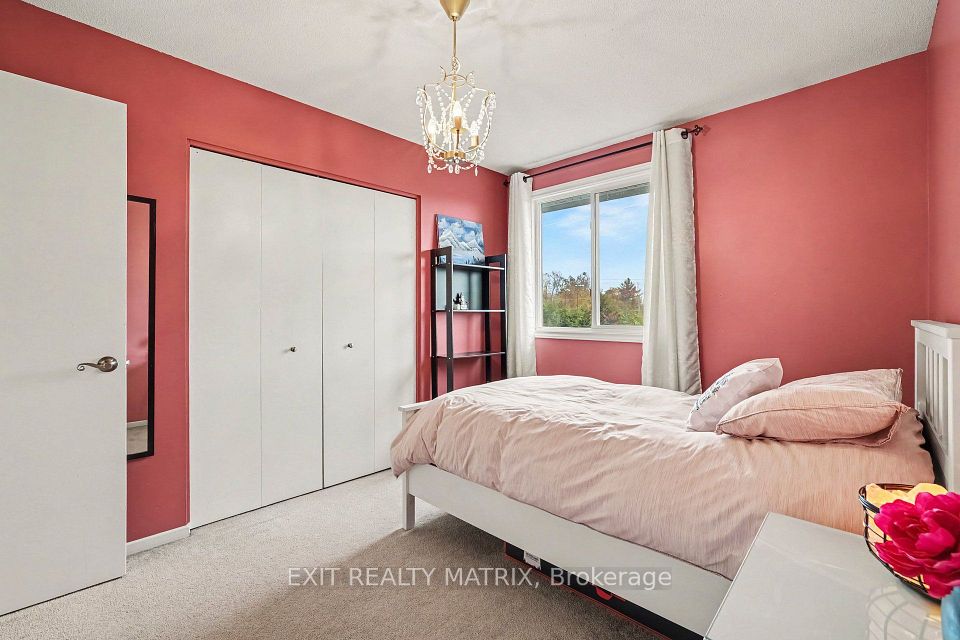 15 Basin Court, South of Baseline to Knoxdale, ON K2H 8P2 23