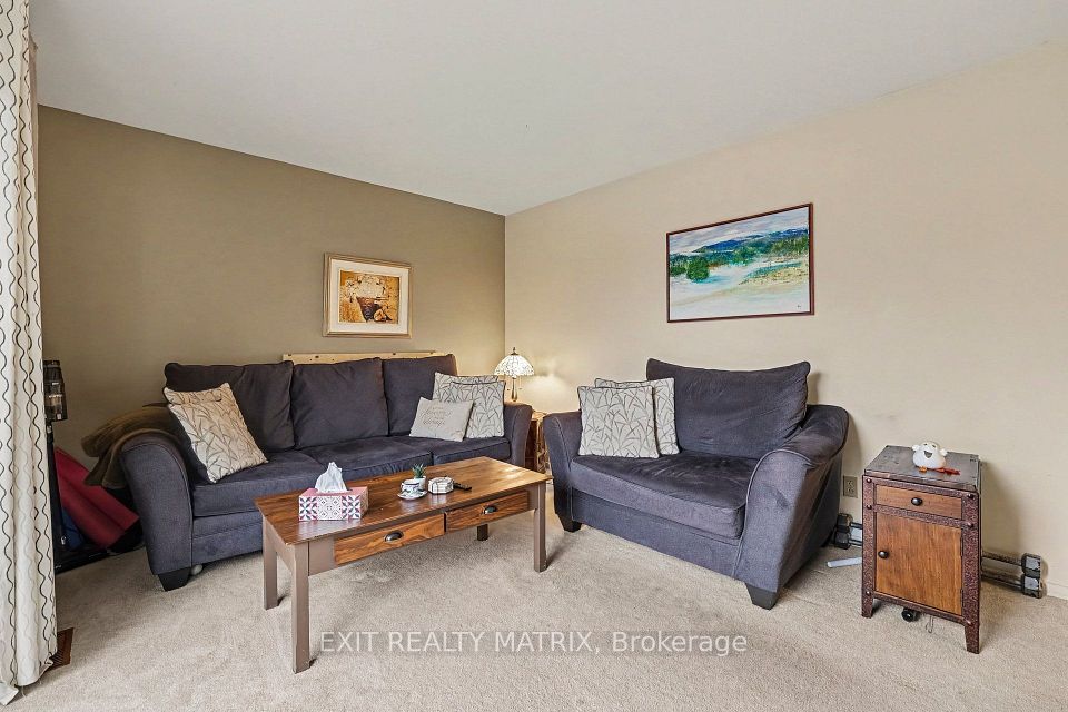 15 Basin Court, South of Baseline to Knoxdale, ON K2H 8P2 17