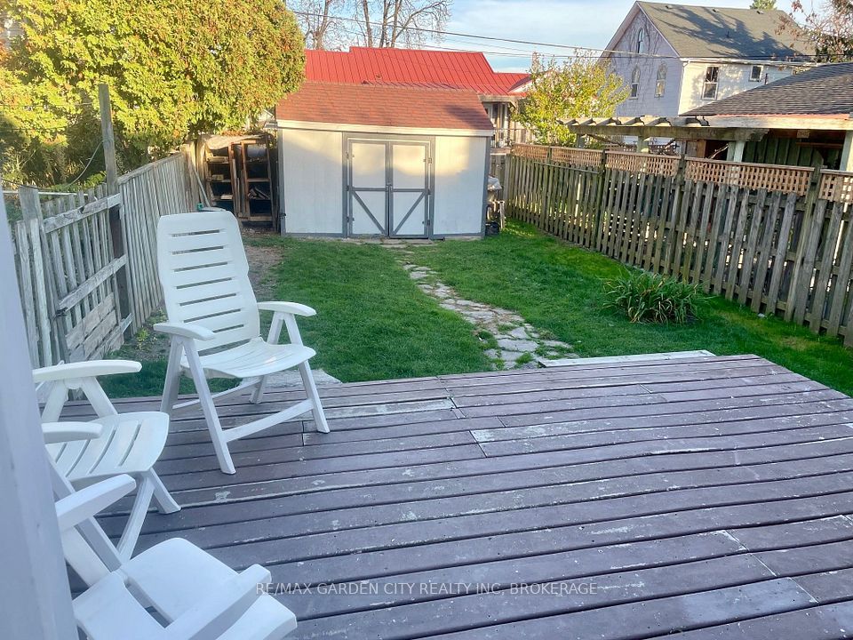 14 Welland Street S, Thorold, ON L2V 2B4 2