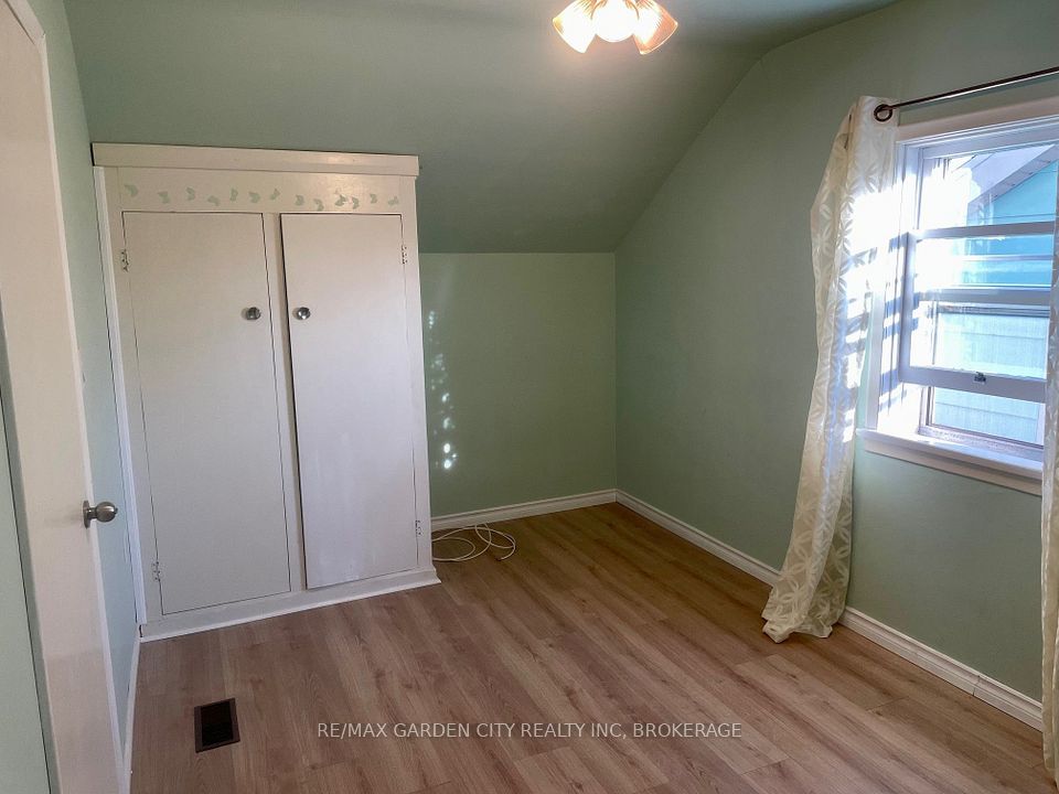 14 Welland Street S, Thorold, ON L2V 2B4 10