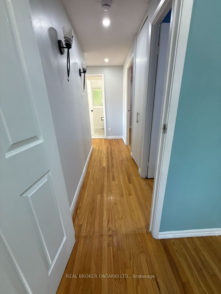 535 Elgin Street N Main, Cambridge, ON N1R 6A2 11