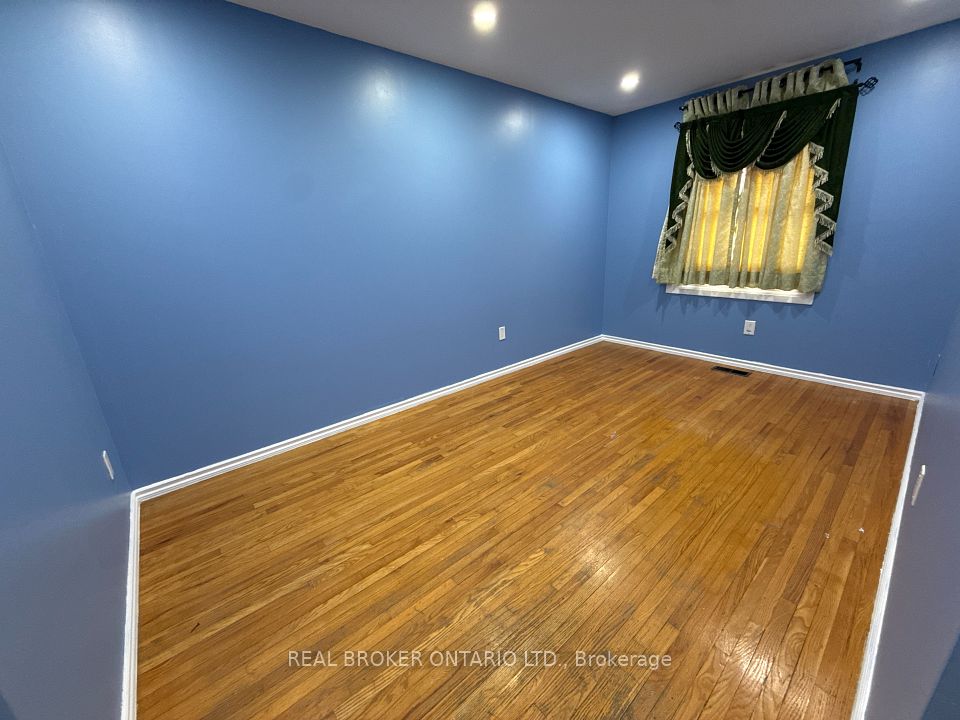 535 Elgin Street N Main, Cambridge, ON N1R 6A2 9