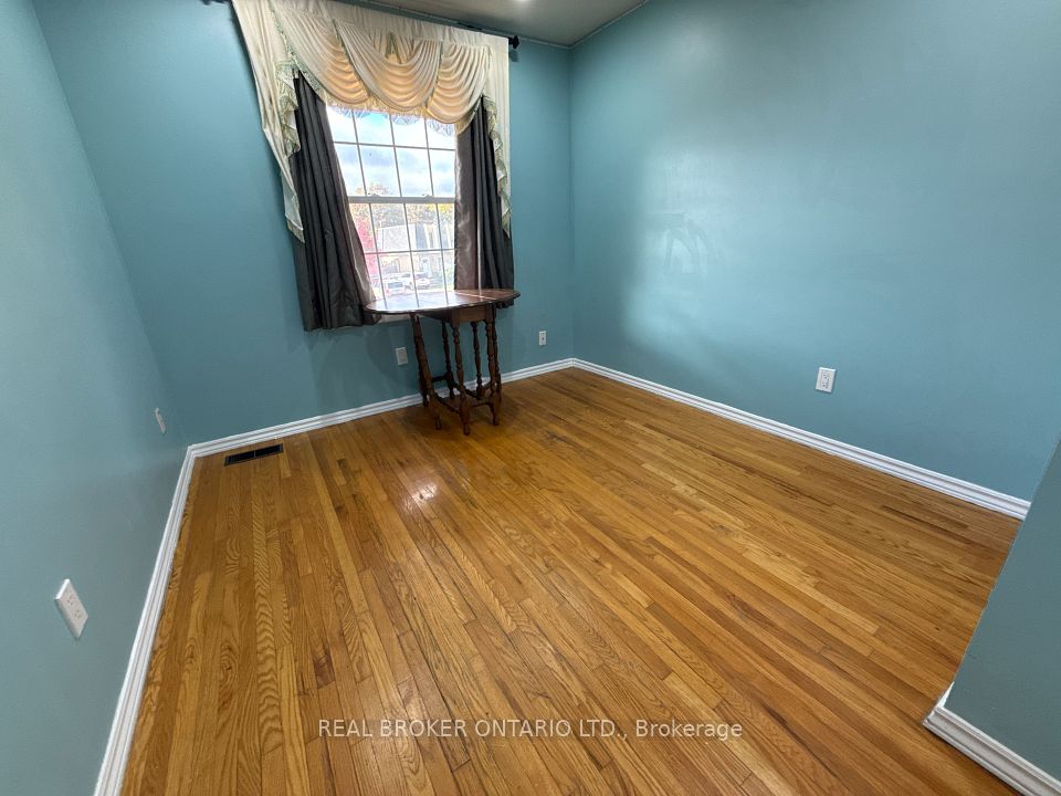 535 Elgin Street N Main, Cambridge, ON N1R 6A2 10