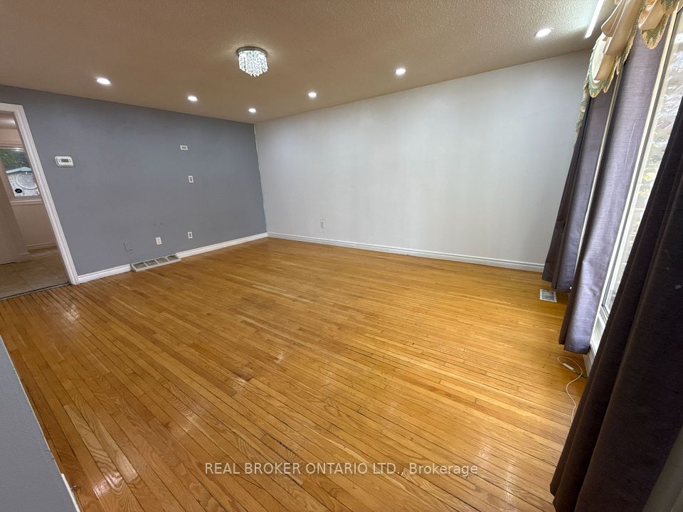 535 Elgin Street N Main, Cambridge, ON N1R 6A2 3