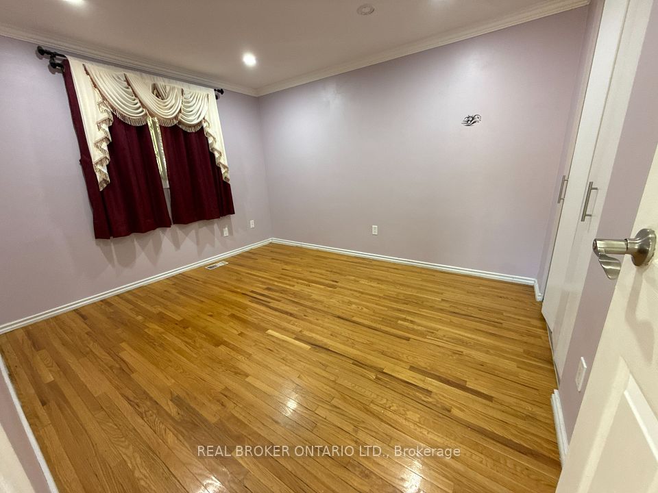 535 Elgin Street N Main, Cambridge, ON N1R 6A2 8