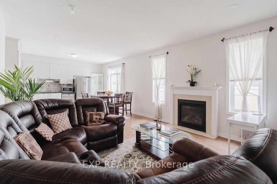 30 Coppermine Street, Barrhaven, ON K2J 6P6 5