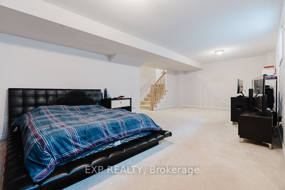 30 Coppermine Street, Barrhaven, ON K2J 6P6 13