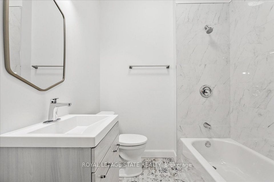 800 Beach Boulevard 2, Hamilton, ON L8H 6Z3 25