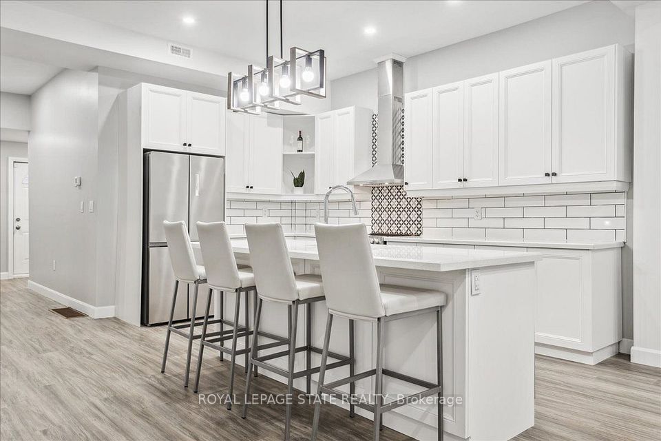800 Beach Boulevard 2, Hamilton, ON L8H 6Z3 2