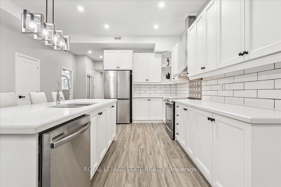 800 Beach Boulevard 2, Hamilton, ON L8H 6Z3 13