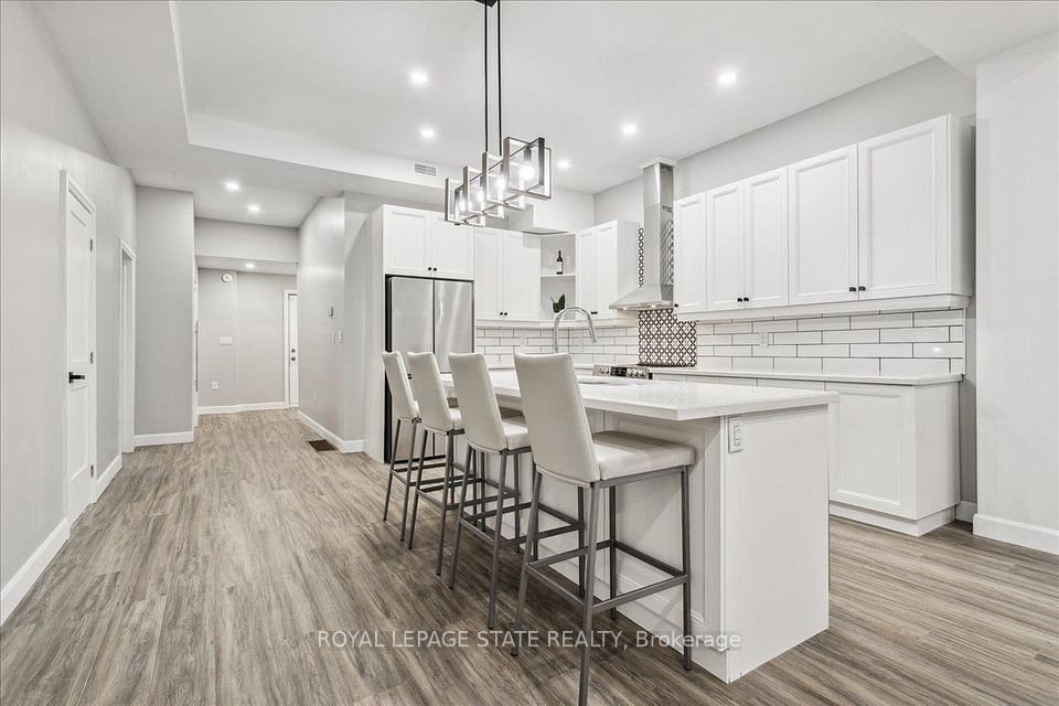 800 Beach Boulevard 2, Hamilton, ON L8H 6Z3 12