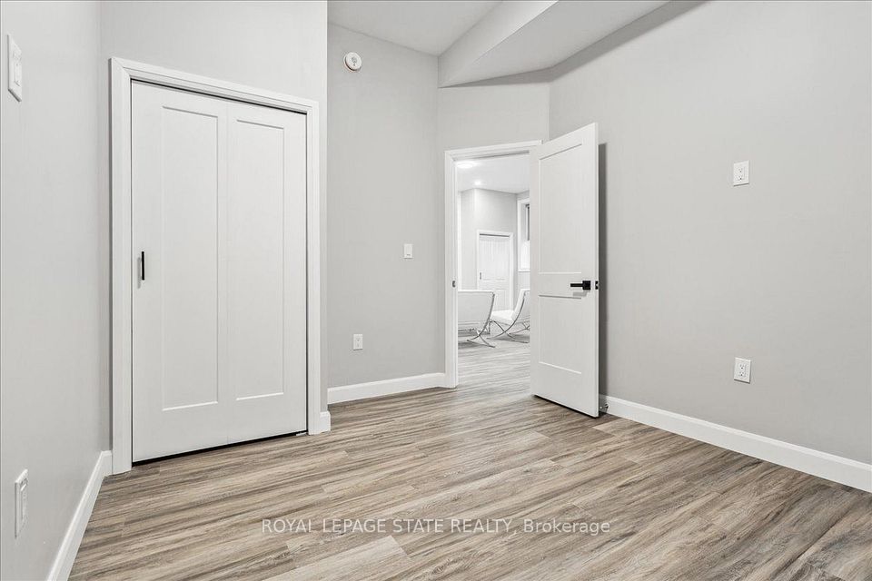 800 Beach Boulevard 2, Hamilton, ON L8H 6Z3 22