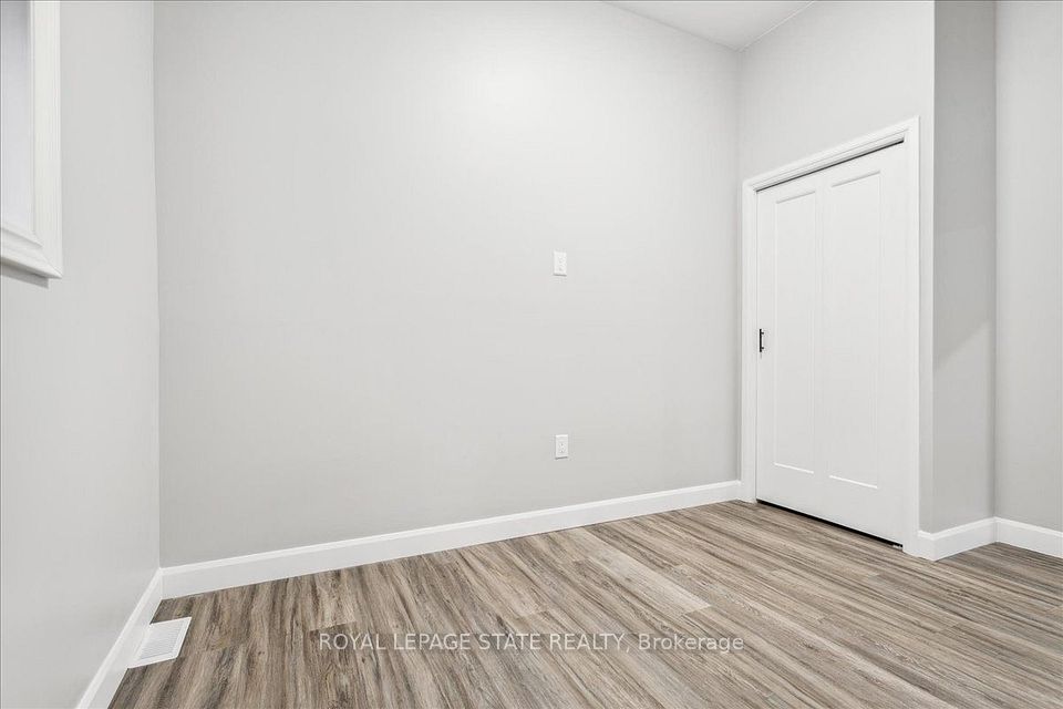 800 Beach Boulevard 2, Hamilton, ON L8H 6Z3 23