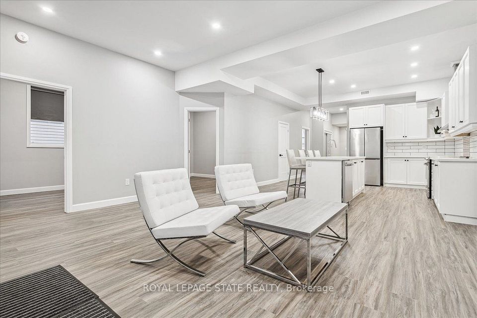 800 Beach Boulevard 2, Hamilton, ON L8H 6Z3 3