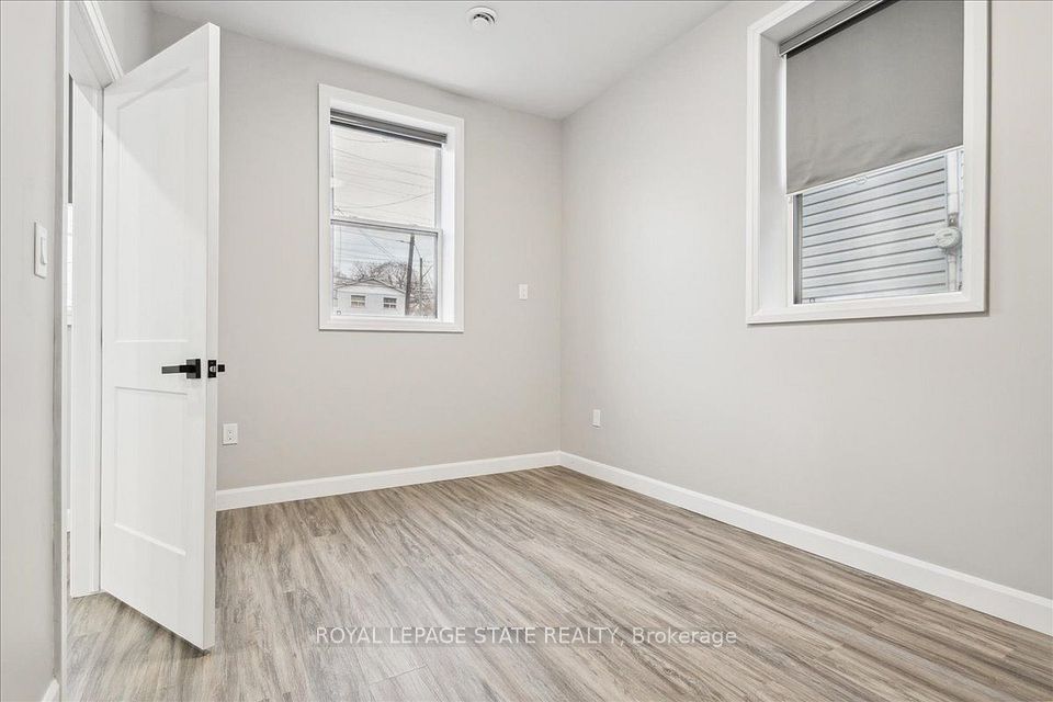 800 Beach Boulevard 2, Hamilton, ON L8H 6Z3 18
