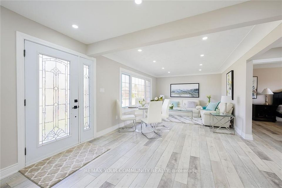 52 Elliott Avenue Upper, Hamilton, ON L8T 2H8 3