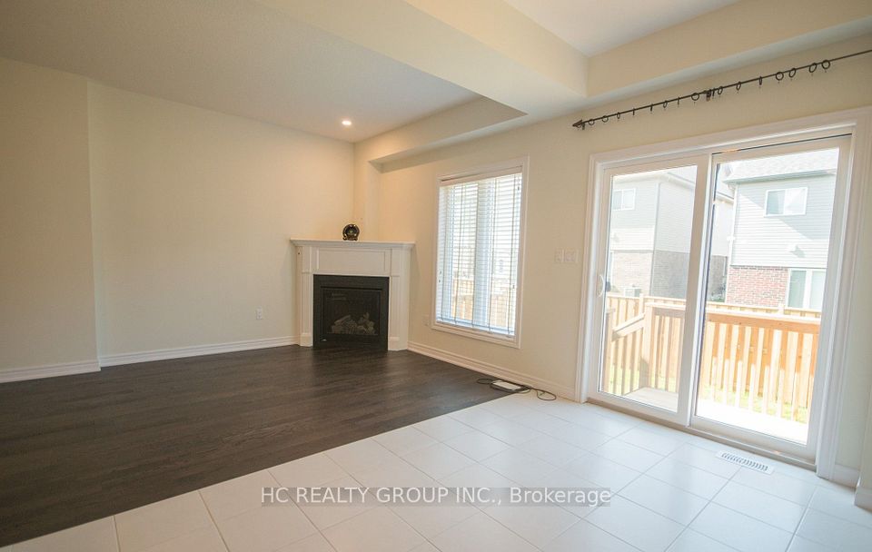 10 Dayman Drive, Hamilton, ON L9K 0J9 3