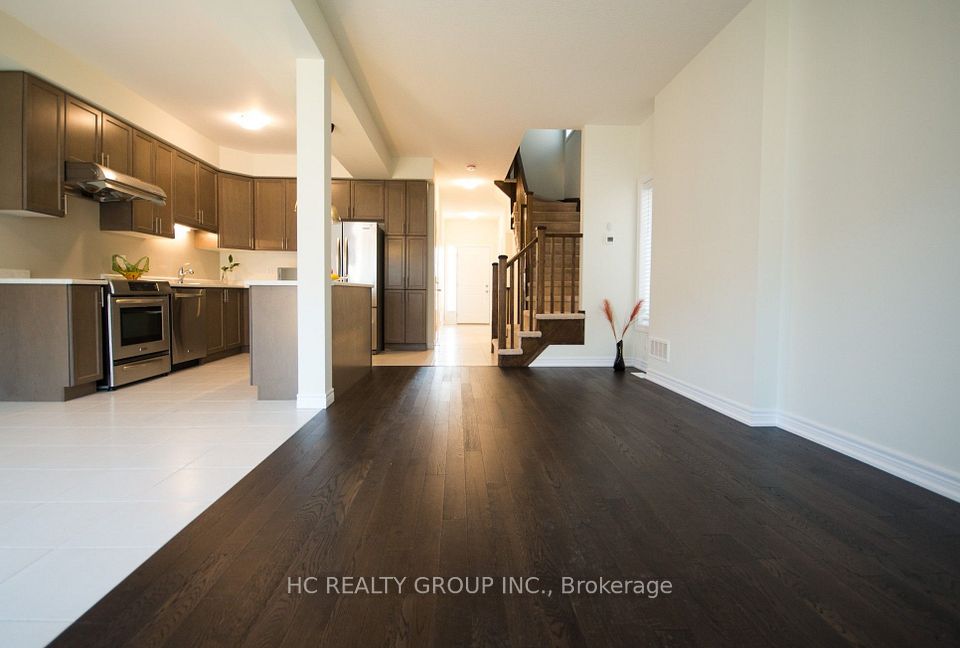 10 Dayman Drive, Hamilton, ON L9K 0J9 2