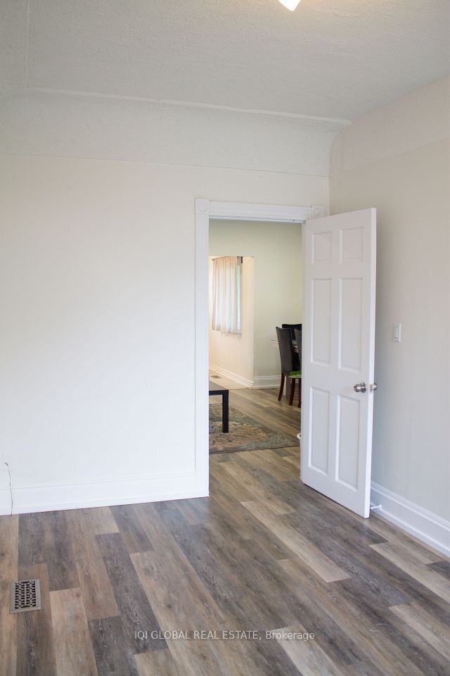 65 Holmes Avenue, Hamilton, ON L8S 2K8 14