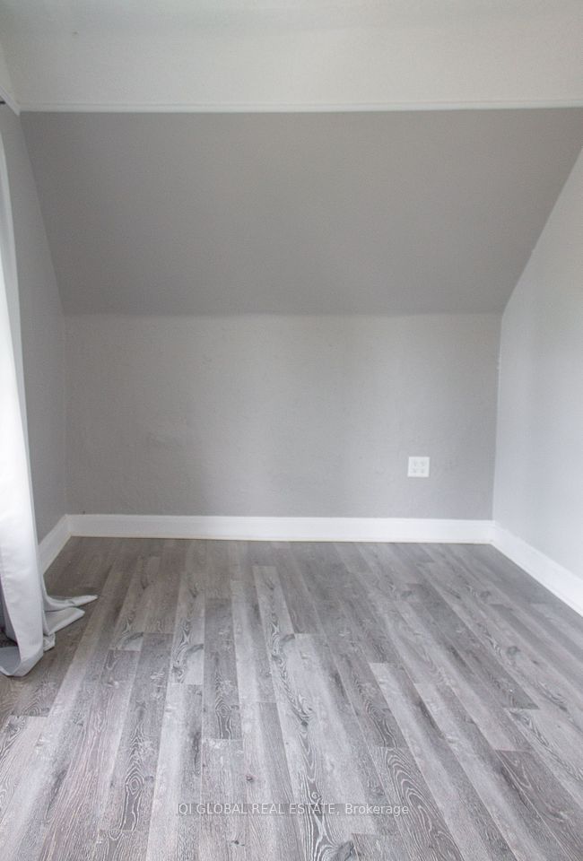 65 Holmes Avenue, Hamilton, ON L8S 2K8 18