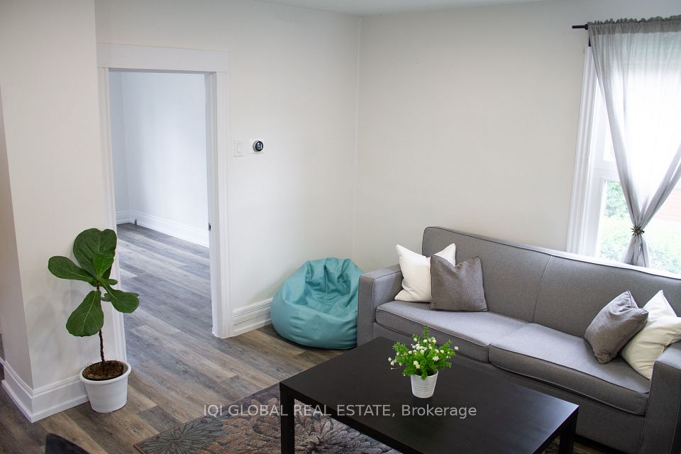 65 Holmes Avenue, Hamilton, ON L8S 2K8 4