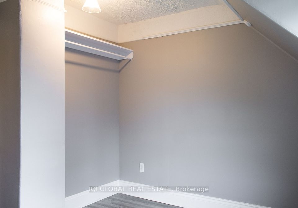 65 Holmes Avenue, Hamilton, ON L8S 2K8 22
