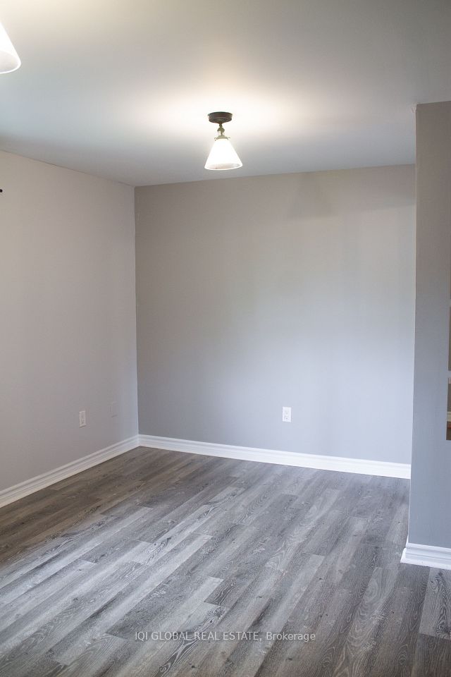 65 Holmes Avenue, Hamilton, ON L8S 2K8 23
