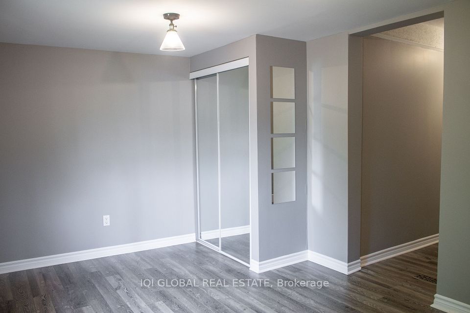 65 Holmes Avenue, Hamilton, ON L8S 2K8 24