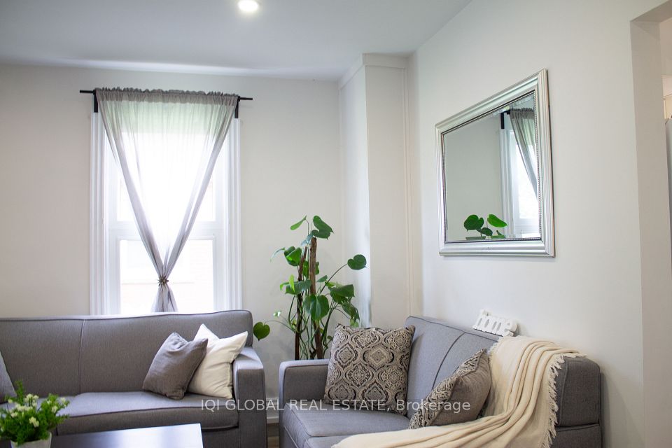 65 Holmes Avenue, Hamilton, ON L8S 2K8 5