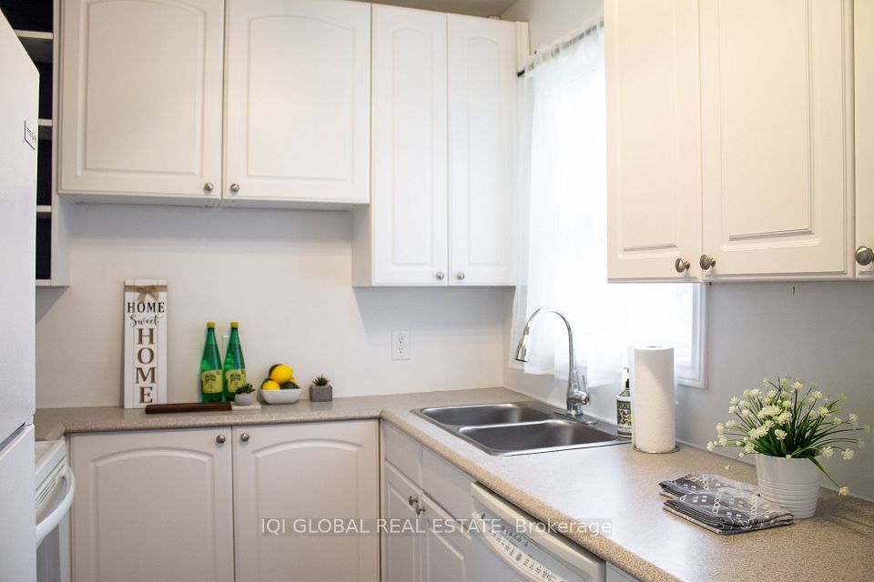 65 Holmes Avenue, Hamilton, ON L8S 2K8 11