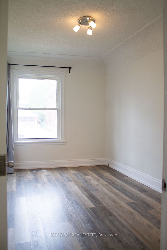 65 Holmes Avenue, Hamilton, ON L8S 2K8 13