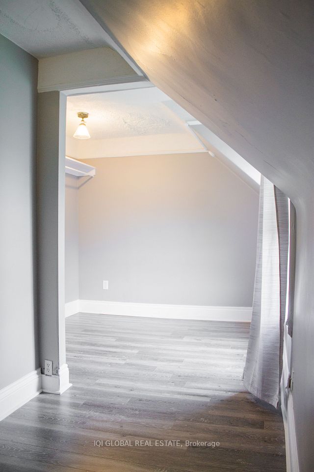 65 Holmes Avenue, Hamilton, ON L8S 2K8 21