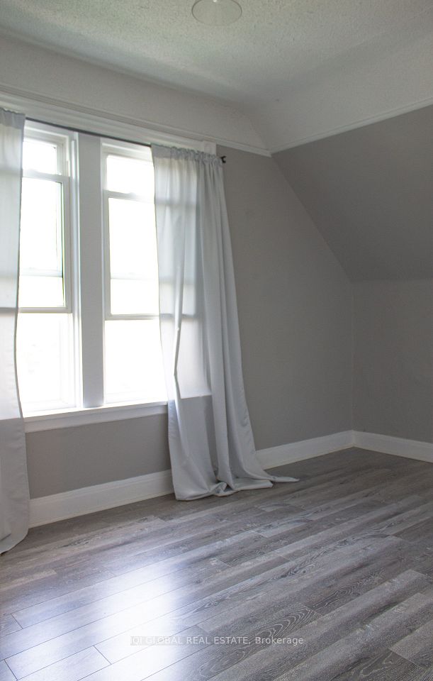65 Holmes Avenue, Hamilton, ON L8S 2K8 17