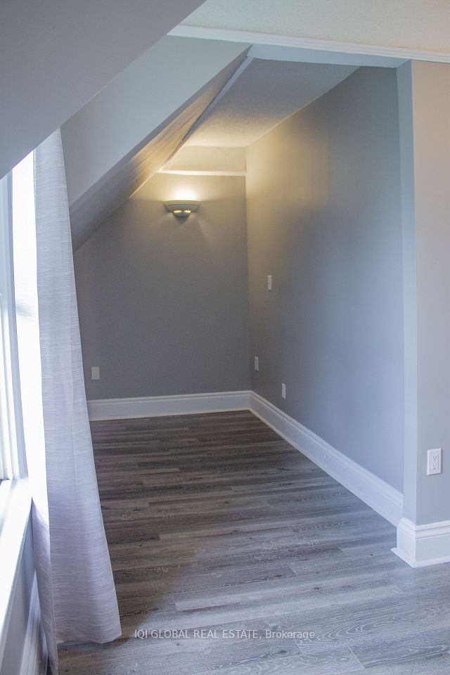 65 Holmes Avenue, Hamilton, ON L8S 2K8 20