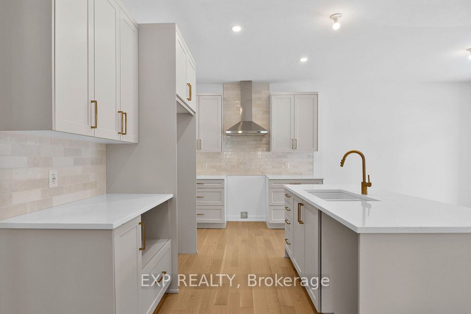 1156 Bronze Avenue, Clarence-Rockland, ON K4K 0M9 2