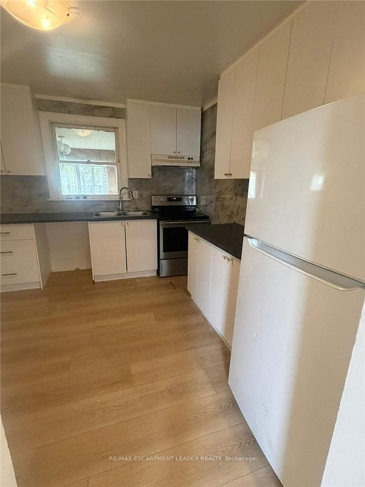 33 Stone Church Road W, Hamilton, ON L9B 1A1 5