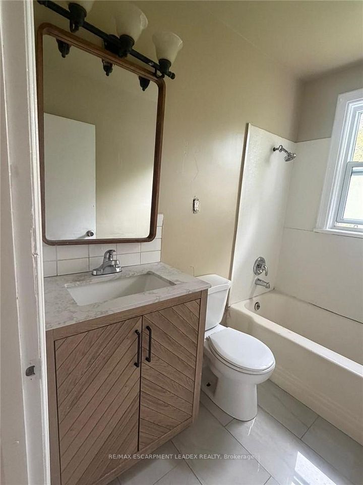 33 Stone Church Road W, Hamilton, ON L9B 1A1 10
