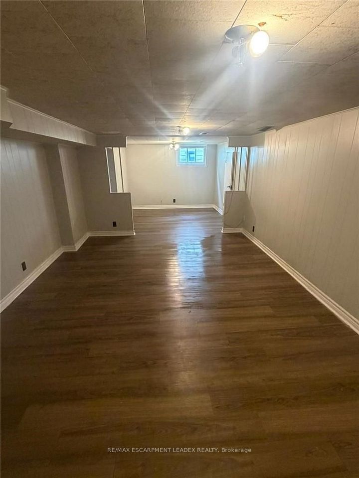 33 Stone Church Road W, Hamilton, ON L9B 1A1 11