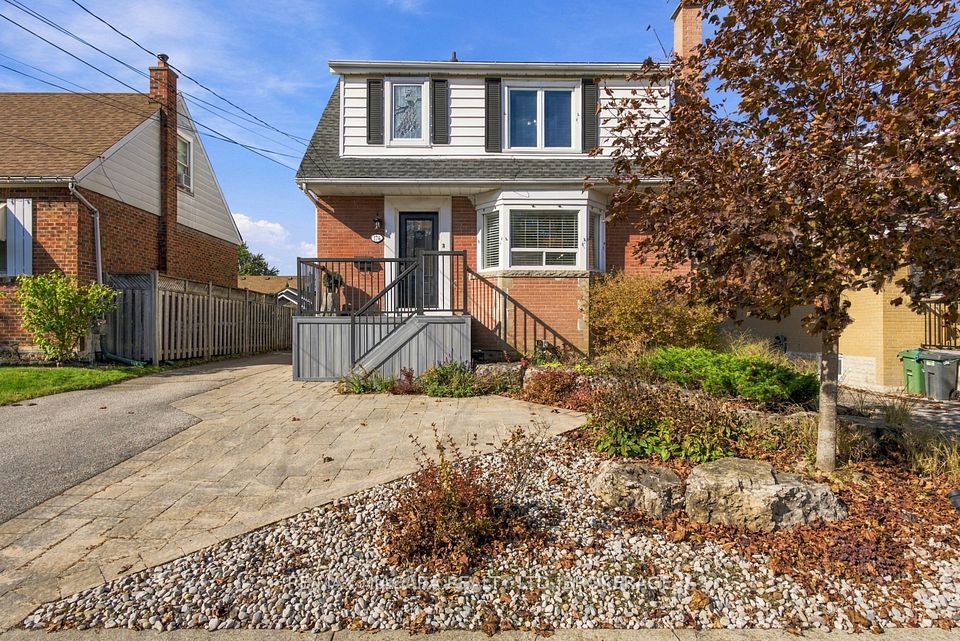 174 East 13th Street, Hamilton, ON L9A 3Z7 2