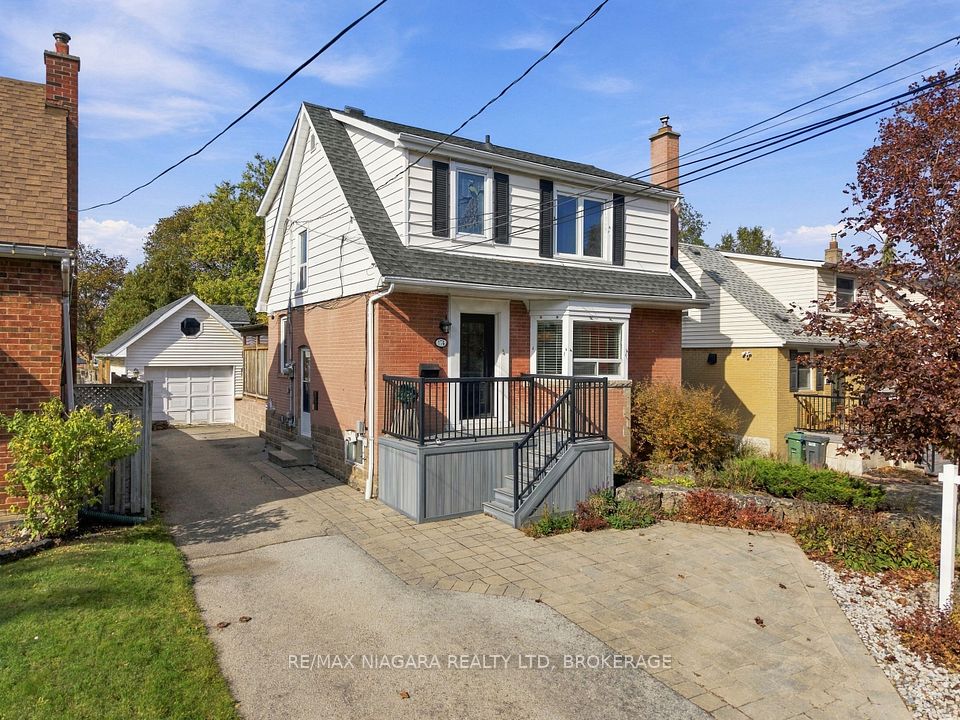 Detached at 174 East 13th Street, Hamilton, ON L9A 3Z7